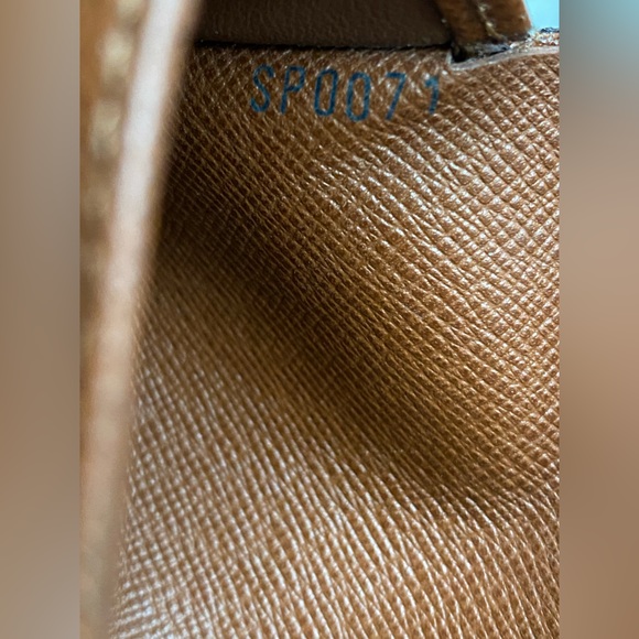 Louis Vuitton Long Wallet - Picture 7 of 10